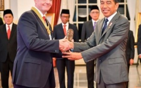 Terima Tanda Kehormatan dari Presiden Jokowi, Presiden FIFA: Kehormatan Bagi Saya