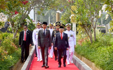 Presiden Jokowi Anugerahkan Gelar Pahlawan Nasional dan Tanda Kehormatan Kepada Para Tokoh