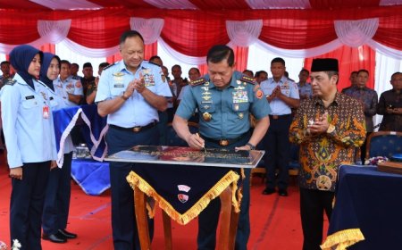 Kasau Dampingi Panglima TNI Resmikan Monumen Pesawat Hawk MK 20