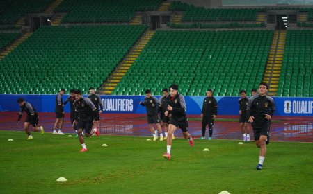 Lawan Irak, Timnas Indonesia Adaptasi Rumput Stadion Basra