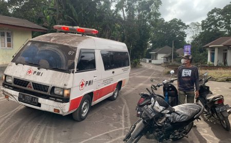 Gunung Marapi di Sumbar Meletus, Kolom Abu Teramati Setinggi 3.000 Meter