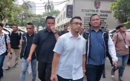 Aiman Penuhi Panggilan Polda Metro Jaya Didampingi Tim Hukum