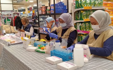 Jelang Nataru, Personel Gabungan Lakukan Pengawasan Pangan di AEON Cakung