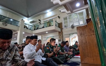 Jelang Debat Cawapres, Prabowo Tetap Bekerja Rutin dan Salat Jumat di Kemhan