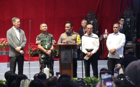 Kapolri Jenderal Listyo Sigit Prabowo Tinjau Kesiapan Pengamanan Gereja Jelang Misa Natal