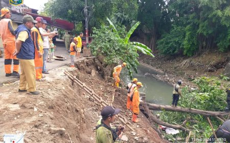 Cegah Longsor Susulan Personel Gabungan Tangani Longsor Kali Sunter di Cipinang
