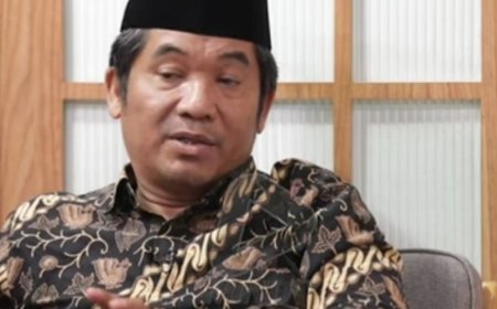 Ray Rangkuti Duga Pertemuan Jokowi-Paloh Bahas Hak Angket Bansos Pilpres 2024