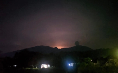 Gunung Marapi di Sumbar Kembali Meletus, Bandara BIM Ditutup Sementara