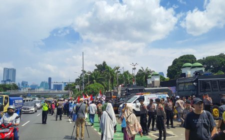 Ribuan Masyarakat Sipil Gelar Aksi Tuntut Hak Angket Dugaan Kecurangan Pemilu 2024