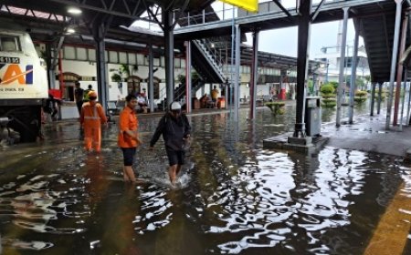 Banjir di Semarang, Akibatkan Perjalanan Kereta Api Jalur Pantura Alami Keterlambatan