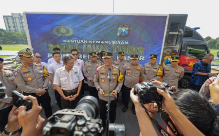 Polda Jatim Serahkan 50.789 Paket Bantuan Untuk Warga Terdampak Banjir Jateng