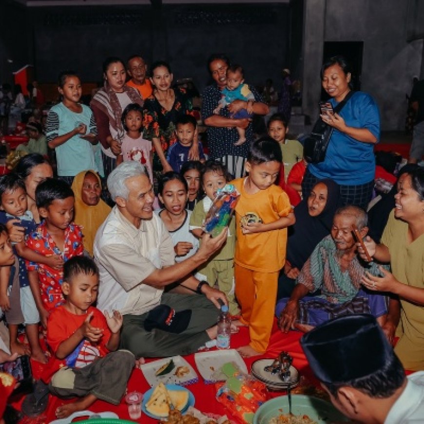 Ganjar Berbuka Puasa Bersama Korban Banjir Demak