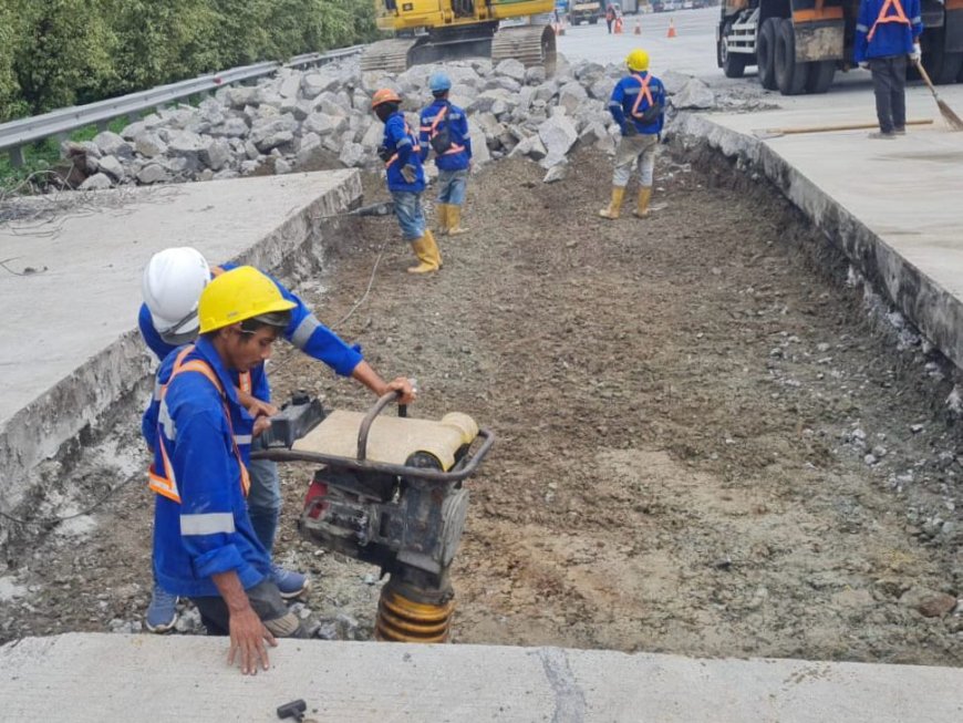 Tingkatkan Keamanan Pengguna Jalan, PT JTT Lakukan Pemeliharaan Rutin Ruas Jalan Tol Jakarta-Cikampek