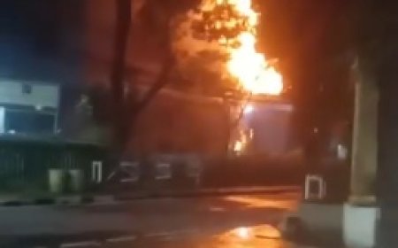 Gedung LBH-YLBHI di Jalan Diponegoro Menteng Terbakar