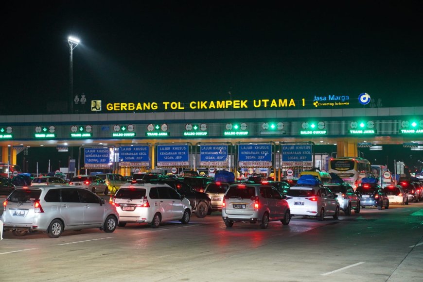 Melayani One Way Arus Mudik, Jasa Marga Optimalkan Pelayanan Transaksi di GT Cikampek Utama dan GT Kalikangkung
