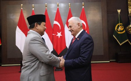 Menhan Prabowo Terima Kunjungan Mantan PM Turki