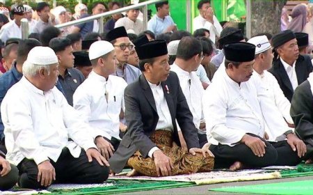 Jokowi Salat Idul Adha Di Simpang Lima, Semarang