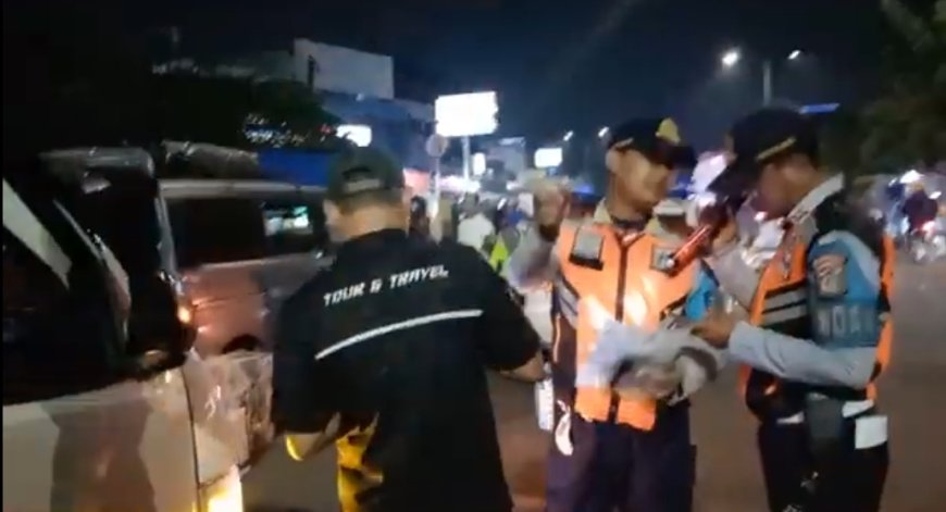 Bikin Macet, Angkutan Umum Dan Travel Gelap Di Jatiwaringin Ditertibkan