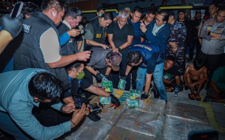 Penampakan  67 Kotak Berisi 2 Ton Sabu di Kepri