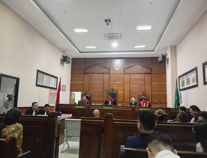 LAPORAN PENCEMARAN NAMA BAIK FREDIE TAN TERBUKTI, HENDRA LIE (PTMEIS) DIJATUHI HUKUMAN 10 BULAN PENJARA