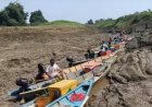 Warga Kapuas Hulu Gotong Royong Cangkul Danau Akibat Perahu Kandas Massal