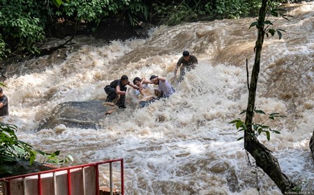 Mencekam! Detik-Detik Puluhan Nyawa Selamat dari Amukan Air Bah Dadakan
