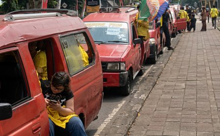 Sempat Diwarnai Ketegangan, Demo BEM UI di Dukuh Atas Berakhir Kondusif Usai Negosiasi