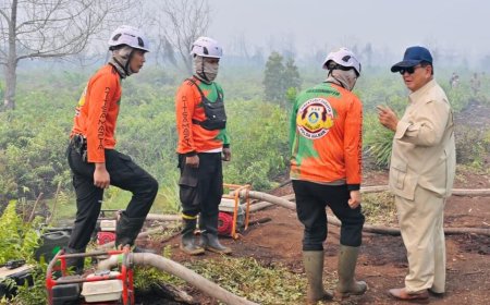 Pastikan Penanganan Karhutla Berjalan Optimal, Presiden Prabowo Susuri Lahan Terbakar di Kubu Raya