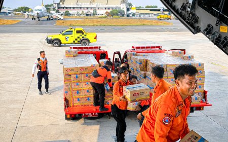 BNPB dan TNI AU Terbangkan Ratusan Ton Bantuan untuk Korban Gempa NTT