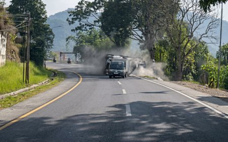 Hindari Tabrakan di Turunan Gentong, Truk Tangki BBM Masuk  Jurang