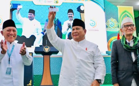 Presiden Prabowo Terima Kartu Anggota NU, Berlaku Seumur Hidup