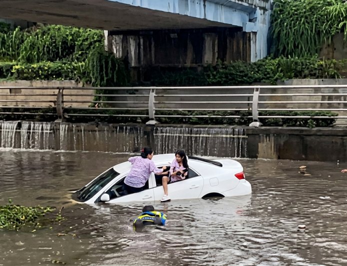 Pahlawan Tanpa Tanda Jasa di Tengah Amukan Banjir Changxing