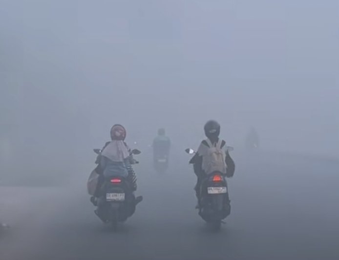 Langit Kalimantan Meredup, Kabut Asap Karhutla Mulai Cekik Kesehatan Anak-Anak