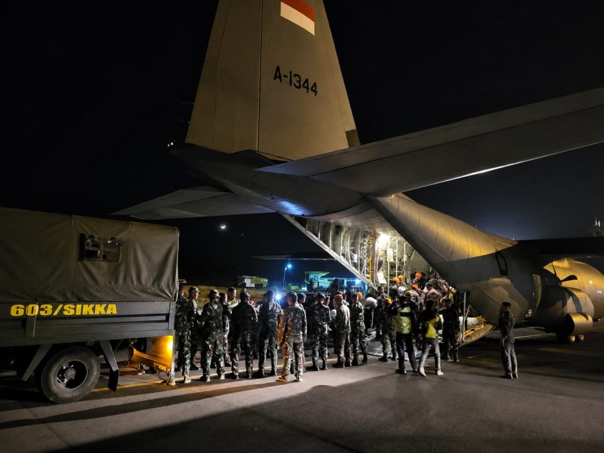 Super Hercules TNI AU Tiba di Maumere, Bawa Bantuan Pascagempa