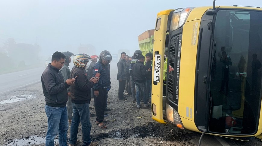 Dua Truk Bertabrakan di Banjarbaru Akibat Asap Karhutla, Jalur Trans Kalimantan Macet 5 Km