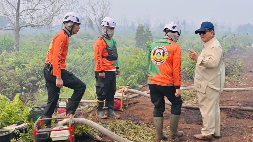 Pastikan Penanganan Karhutla Berjalan Optimal, Presiden Prabowo Susuri Lahan Terbakar di Kubu Raya