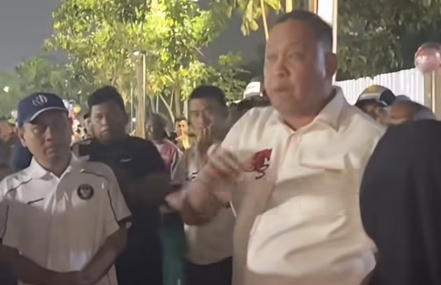 Ketegangan Ruang Publik: Wali Kota Bekasi Tertibkan PKL di Plaza Stadion Patriot