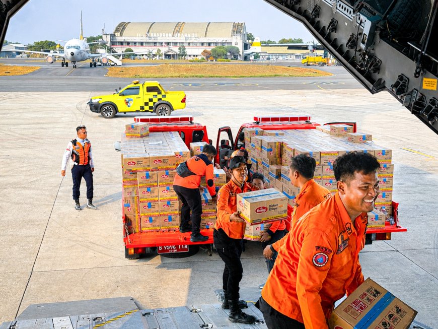 BNPB dan TNI AU Terbangkan Ratusan Ton Bantuan untuk Korban Gempa NTT