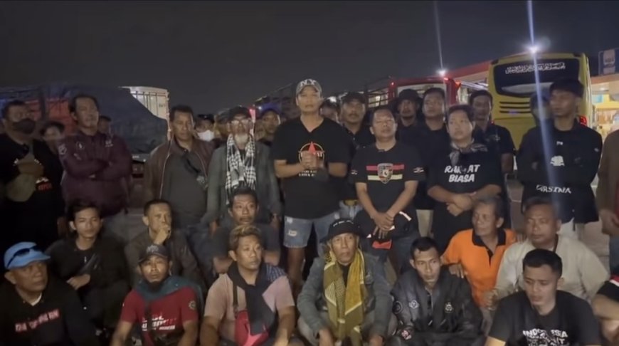 Didekati Massa Anarko, Rombongan Botok Pati Pilih Evakuasi Mandiri dari Gedung DPR