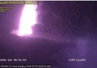 Gunung Anak Krakatau Semburkan ‘Air Mancur Lava’ 400 Meter, Kolom Abu Tembus 15 Km!
