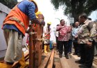 Pramono Tinjau Penataan Kabel Udara di Tebet, Target Lima Tahun Jakarta Bebas Kabel Semrawut