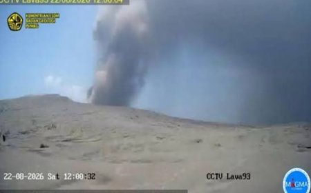 Abu Vulkanik Gunung Anak Krakatau Terpantau Sampai Bogor, Warga Diimbau Pakai Masker