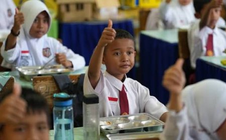 BGN Sesuaikan Sementara Operasional MBG di Sejumlah Wilayah Jawa Barat Akibat Erupsi Gunung Anak Krakatau