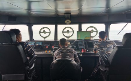 TNI AL Kerahkan Unsur Kapal Perang, Cari  Lima Jurnalis Yang Hilang Kontak Saat Meliput Gunung Anak Krakatau