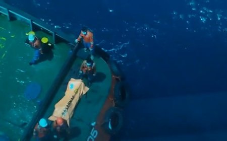 Perkuat Operasi SAR, Polri Evakuasi Dua Jenazah KM Virgo dengan Helikopter