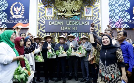 Menitikkan Air Mata, Ketua Baleg Terharu Akhirnya Pejuang Reforma Agraria Dapatkan Keadilan