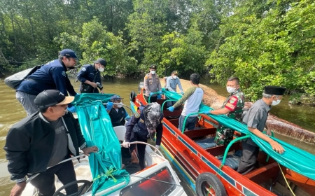 Tim KKP Evakuasi Diduga Bangkai Paus di Perairan Sungai Bahale Mandah