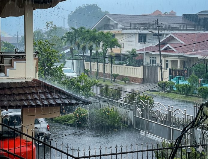 Akhir dari Kemarau Panjang, Hujan Deras Guyur Pontianak dan Usir Kabut Asap