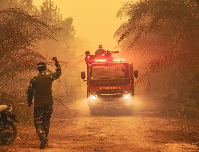 Korpasgat TNI AU Deteksi Titik Api dari Udara, Lanjutkan Pemadaman di Medan Sulit