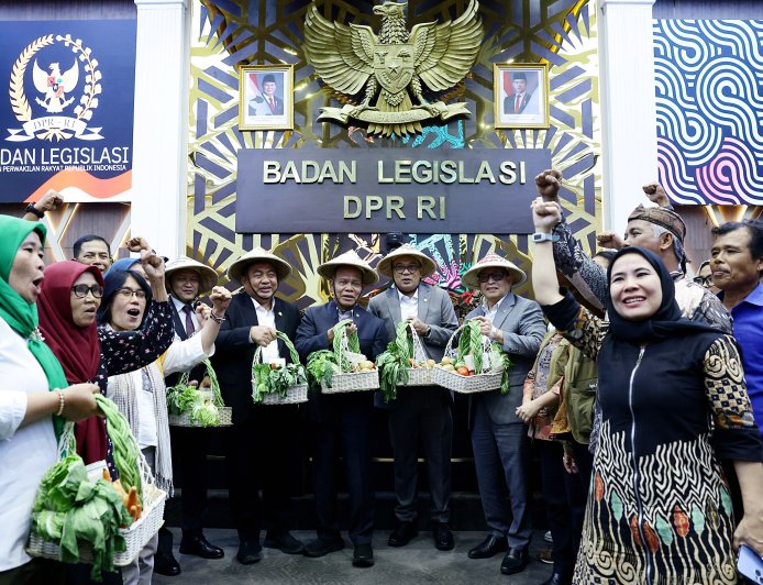Menitikkan Air Mata, Ketua Baleg Terharu Akhirnya Pejuang Reforma Agraria Dapatkan Keadilan